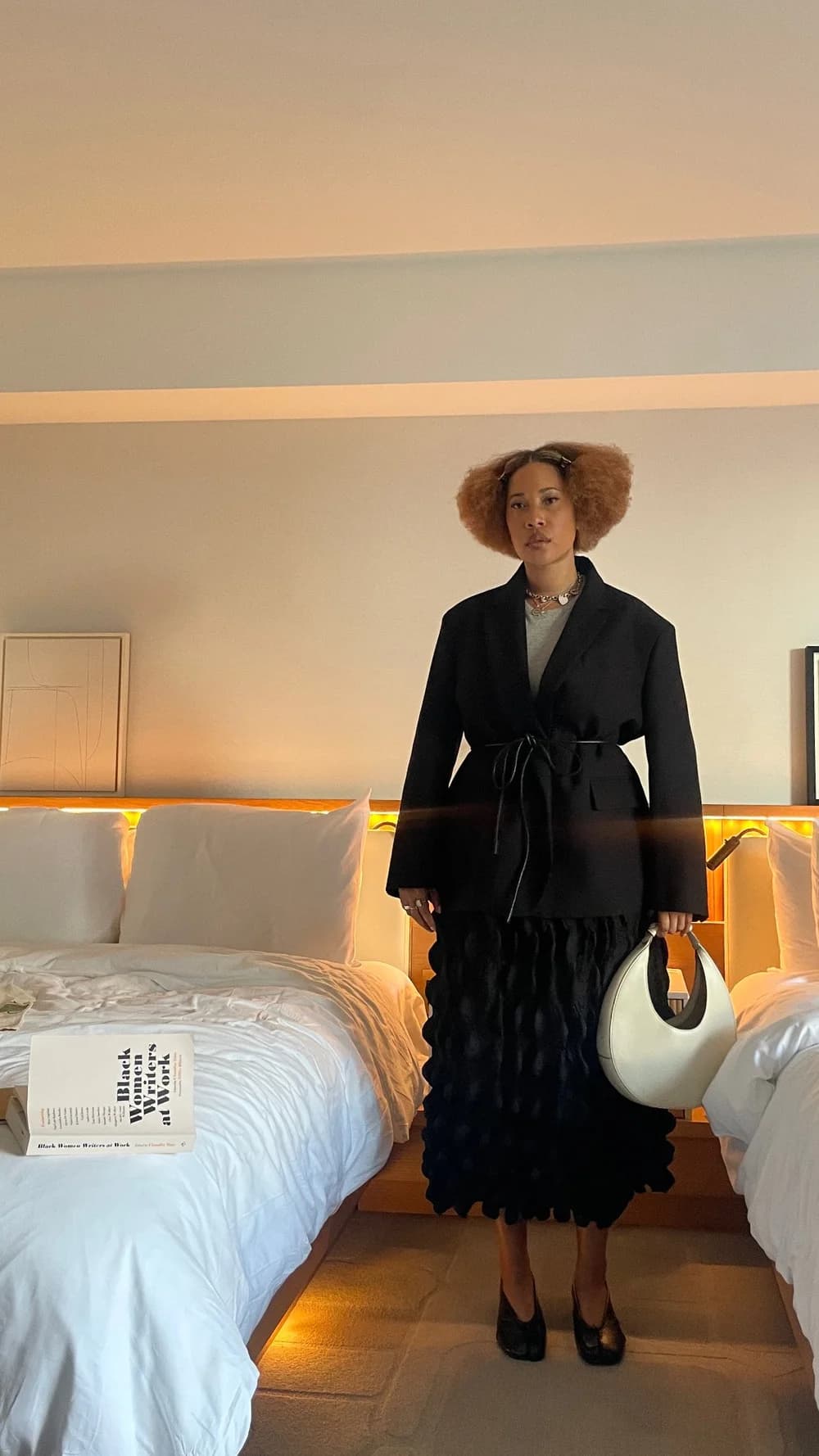 Hotel, black fit